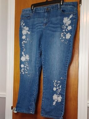 Westport Boyfriend Embroidered Signature Fit Sz.16. L.27". Pucker In Last Pic.